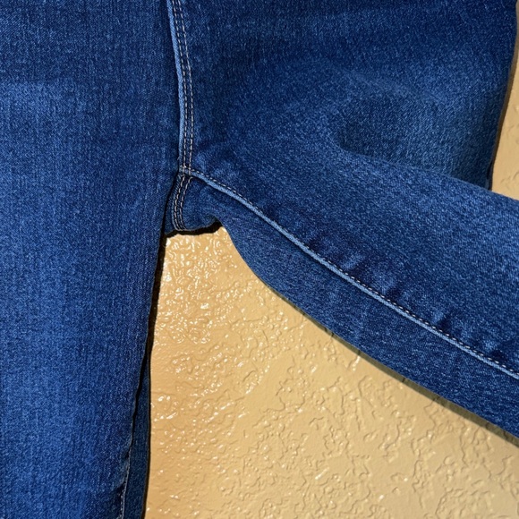 Blue Jeans - Picture 4 of 5